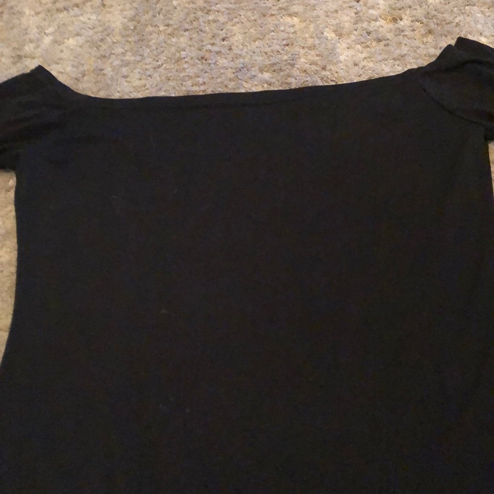 Off the shoulders - Picture 2 of 2
